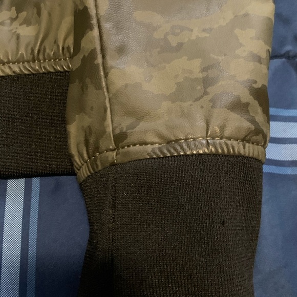 Zara men’s faux leather camo jacket - Picture 3 of 7